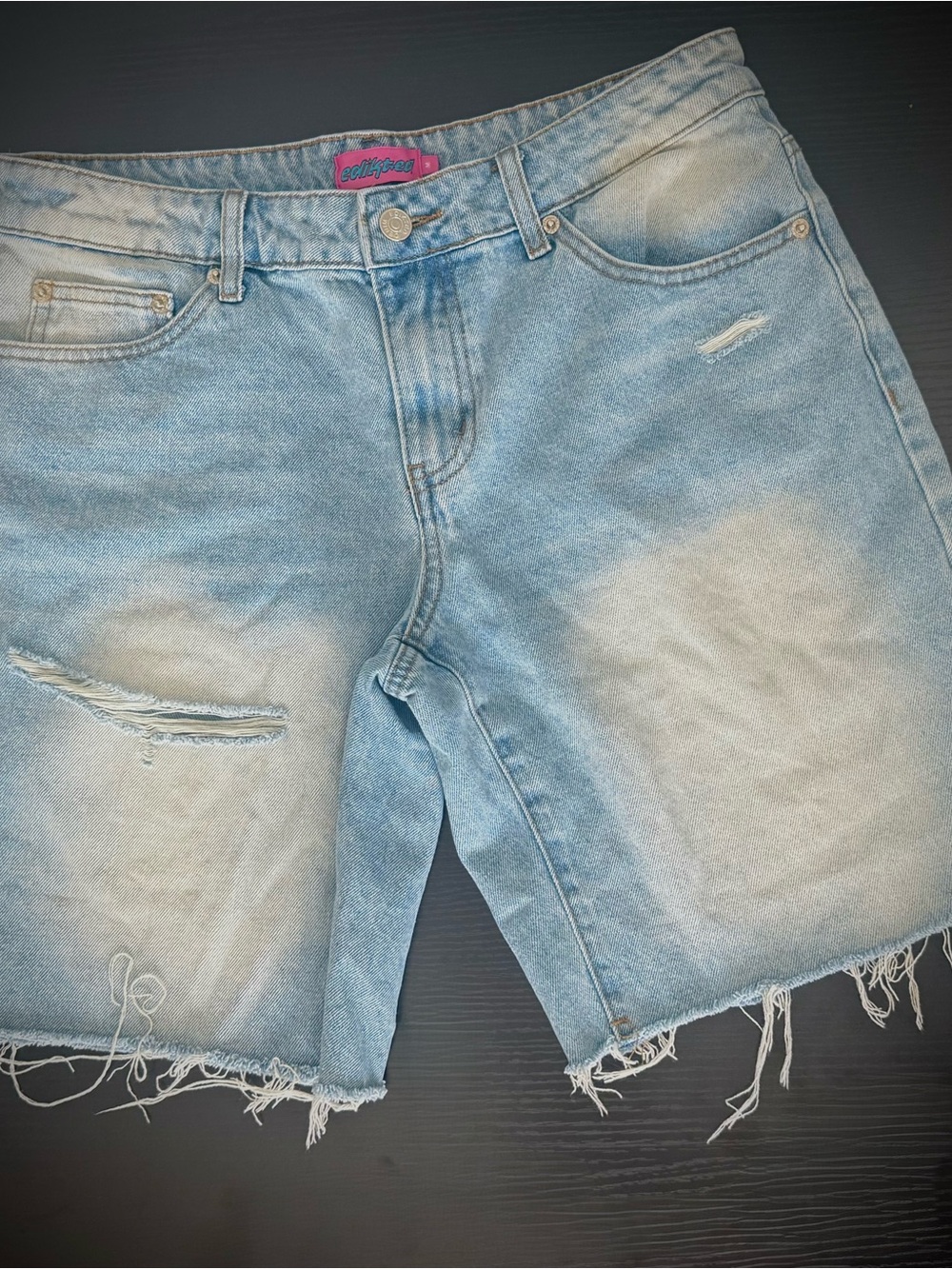 Edikted Light Blue Distressed
Denim Jean Shorts 🐝